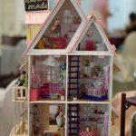 Miss Green Tea made this mini dollhouse - something that even the grown up gals dream of